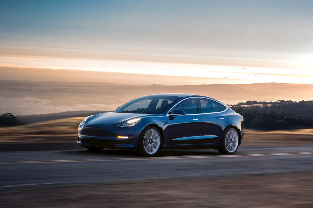 سيارة Tesla Model 3