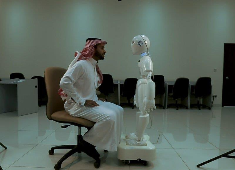أول روبوت آلي ناطق باللغة العربية