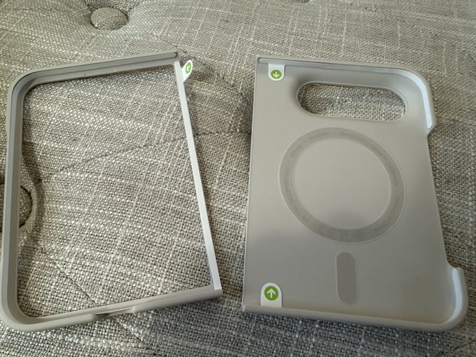 أبل تطرح غطاءً سيليكون لهاتف iPhone Duo يُثبَّت باللاصق
