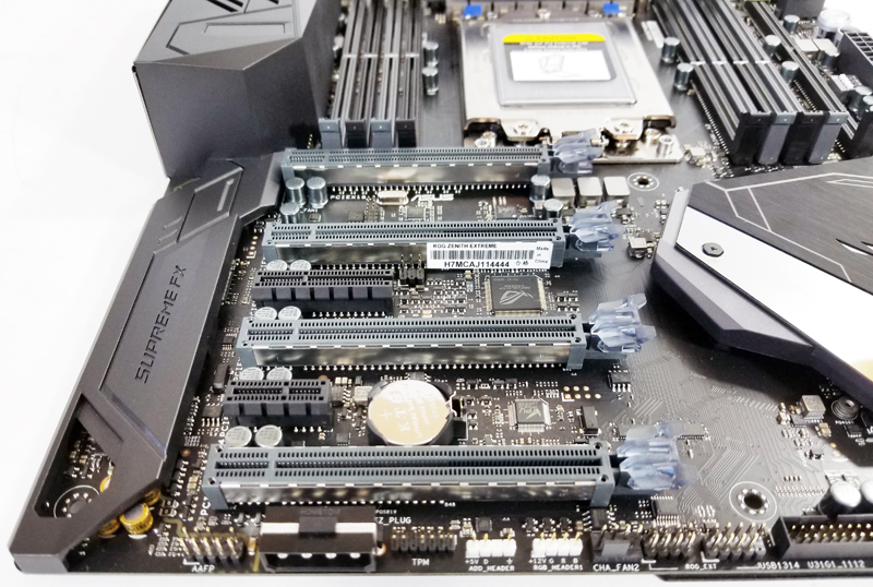 ASUS-X399-Zenith-Extreme-PCIe-Slots