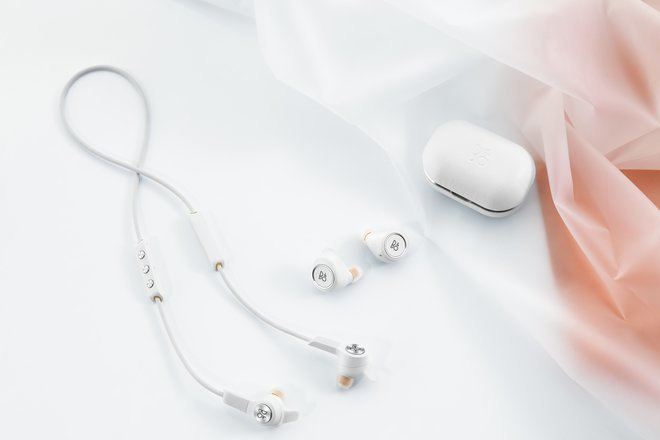 Bang & Olufsen -E8 and E6 wireless earphones