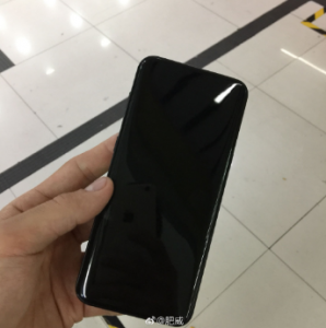 Galaxy S8 in a shiny black chassis 3