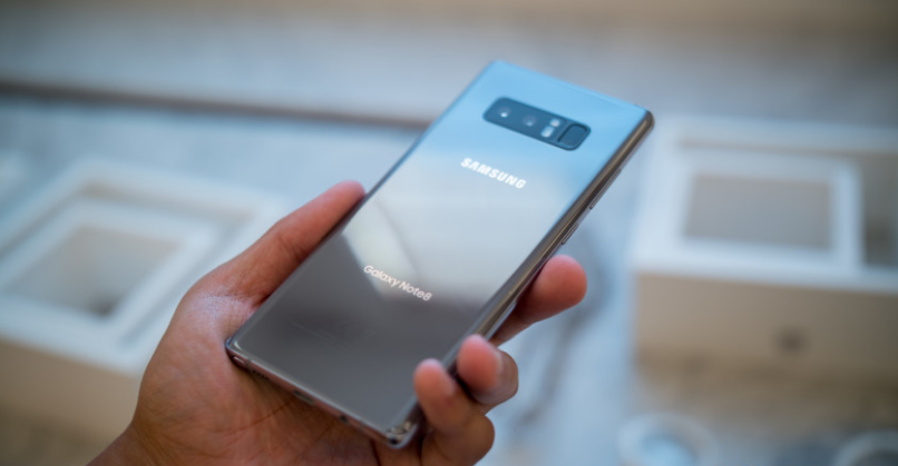 Microsoft begins selling the Samsung Galaxy Note 8