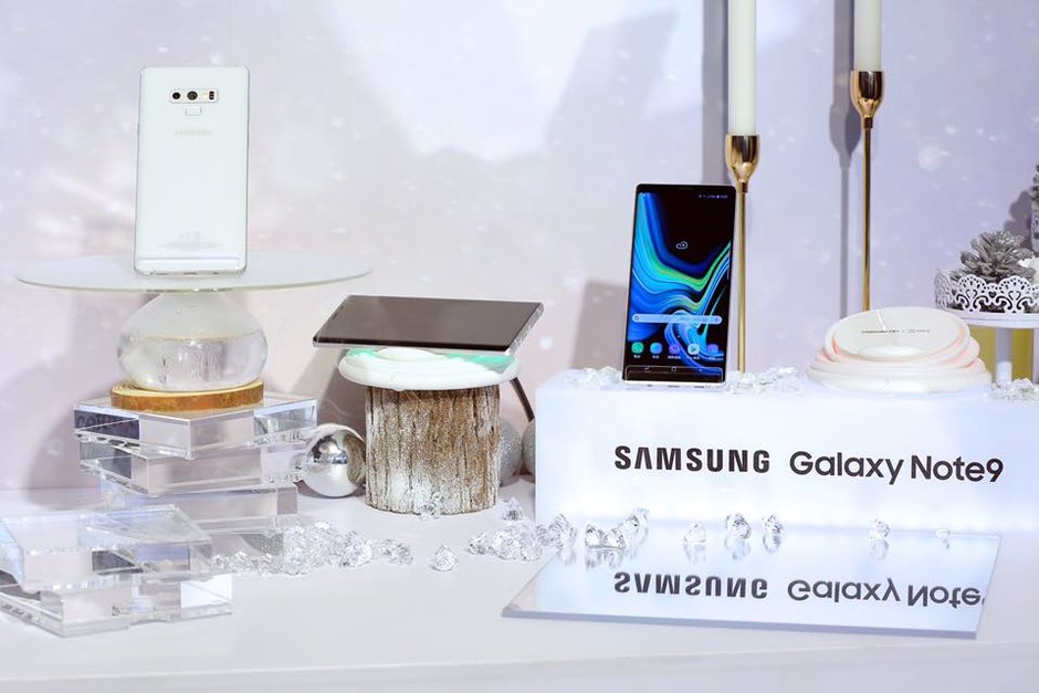Samsung-Galaxy-Note-9-in white