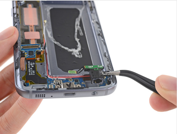 Samsung Galaxy S7 Teardown 12