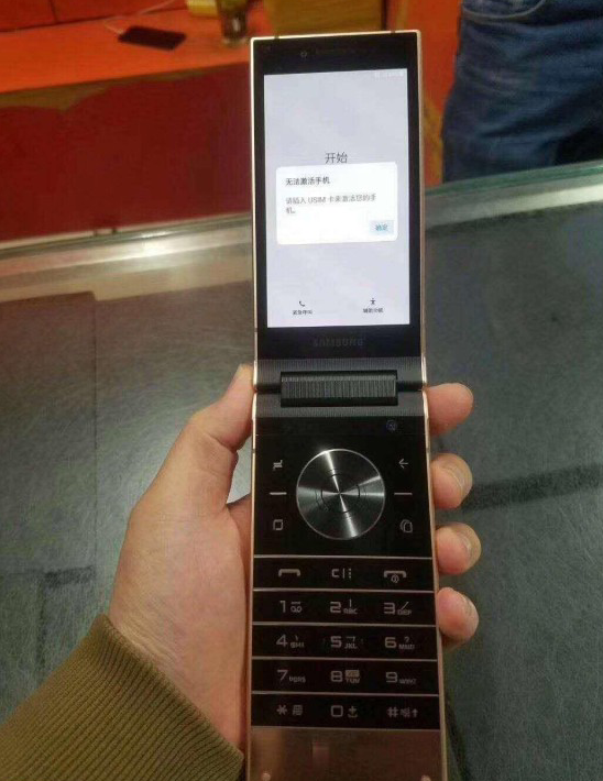 Samsung W2019-flagship flip-phone