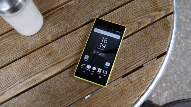 Sony-Xperia-Z5-compact-yell-650-80