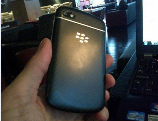 blackberry-n-series-blurry-back