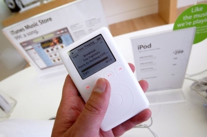 iPod classic (3rd gen), 2003