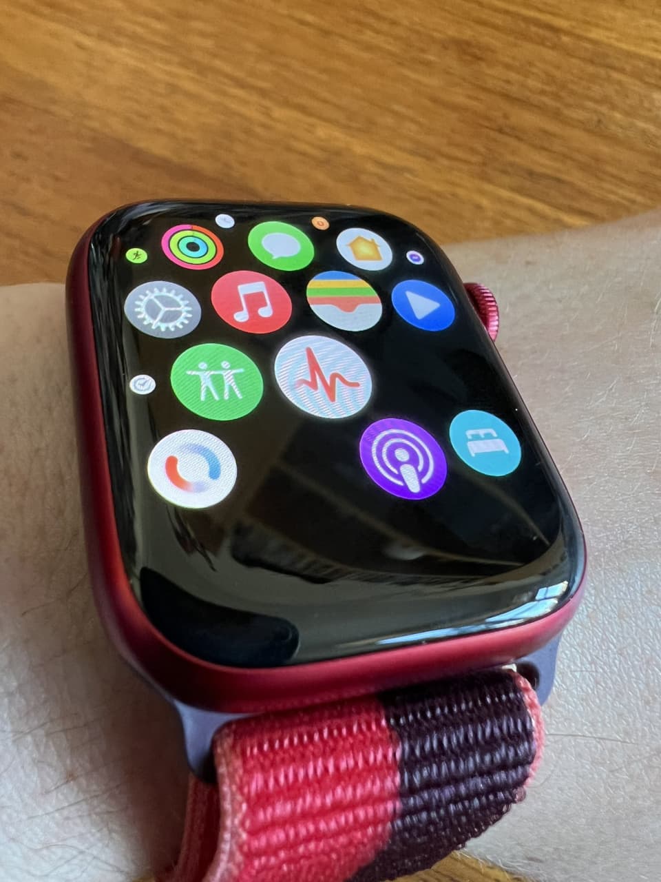 صورة أيقونات التطبيقات التابعة للجهات الخارجية لا تظهر على Apple Watch Series 7